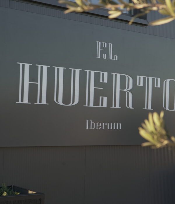 Sala De Restaurante El Huerto Iberum En Illescas Con Mobiliario Moderno