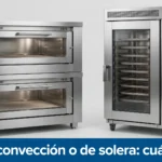 Dos Hornos De Panadería Industriales De Acero Inoxidable Lado a Lado Un Horno De Solera Modular Y Un Horno De Convección