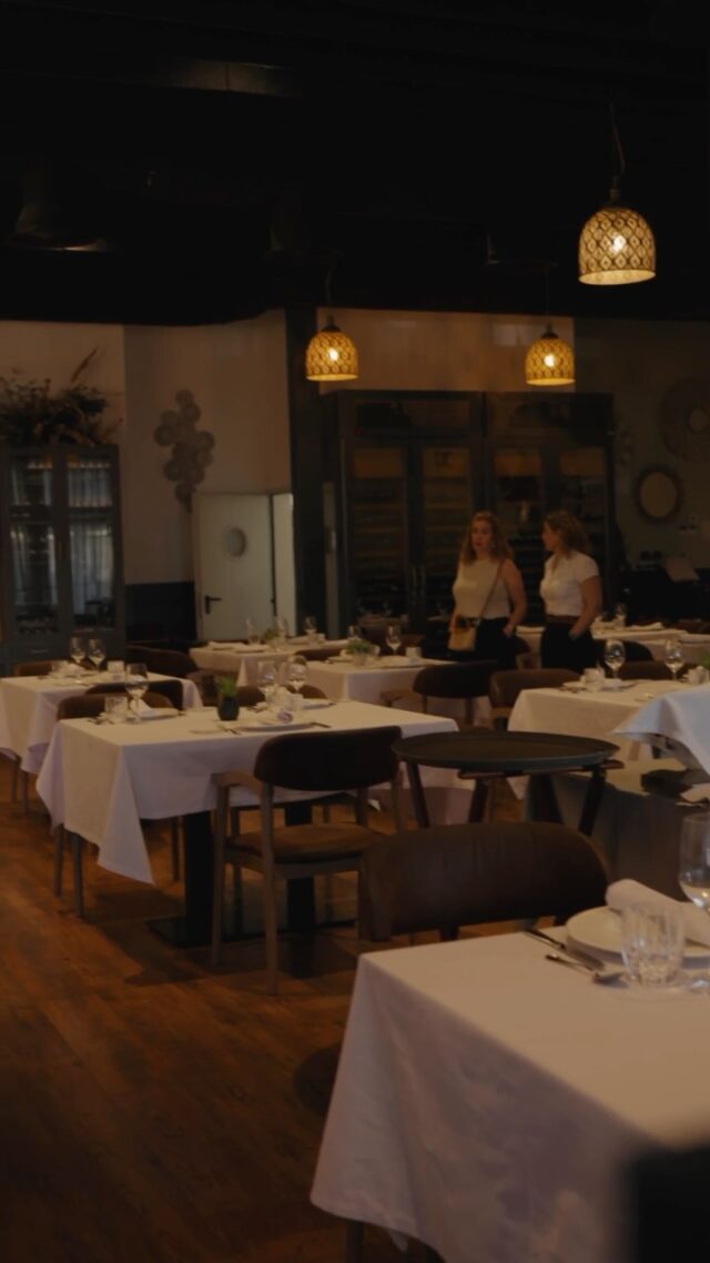 Detrás de una cocina profesional que funciona bien, hay muchas decisiones que no se ven.

Distribución, recorridos, zonas de trabajo, frío, cocción, lavado, extracción y maquinaria dimensionada para el volumen real del negocio.

Hoy volvemos a uno de nuestros clientes para enseñaros uno de esos proyectos que empiezan sobre un plano y terminan convirtiéndose en una cocina preparada para el ritmo diario de la hostelería.

En Frinus no solo instalamos maquinaria: estudiamos cada espacio para conseguir que todos los elementos trabajen como un único sistema.

📍 Calle Río Ebro, 17 – Fuenlabrada, Madrid.

¿Tienes un proyecto de cocina profesional? Cuéntanos tu idea y te ayudamos a hacerla realidad.

#Frinus #CocinaProfesional #ProyectoHostelería #MaquinariaHostelera #CocinaIndustrial